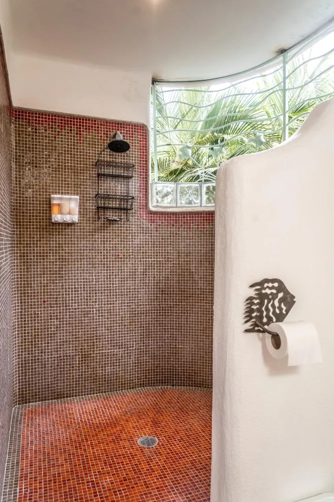 Shower of bedroom 2